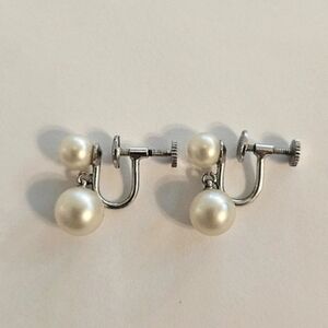Vintage Crown Trifari Pearl Earrings
